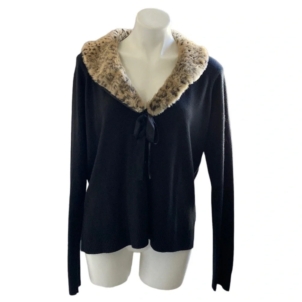 White Stag Black Sweater with Leopard Detachable Collar